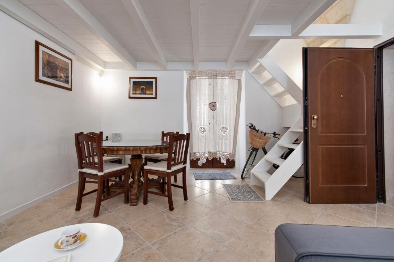 Mesagnesi 6 - Loft Centro Storico Sit Apartment Lecce Exterior foto